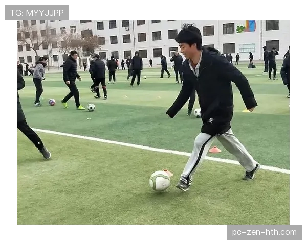 足球规则中合法冲撞的判罚标准与裁判关键判断点解析